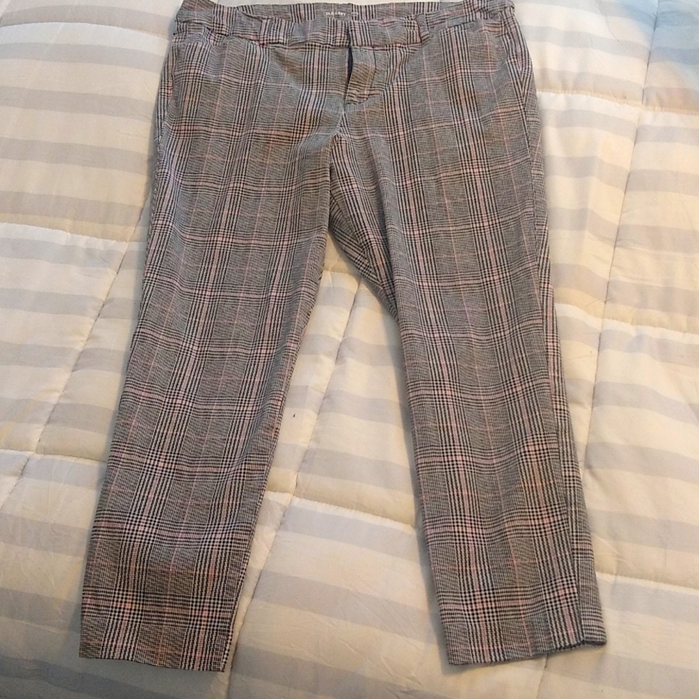 Herringbone Pink and Black Plaid Old Navy Pixie Ankle Dress Pant